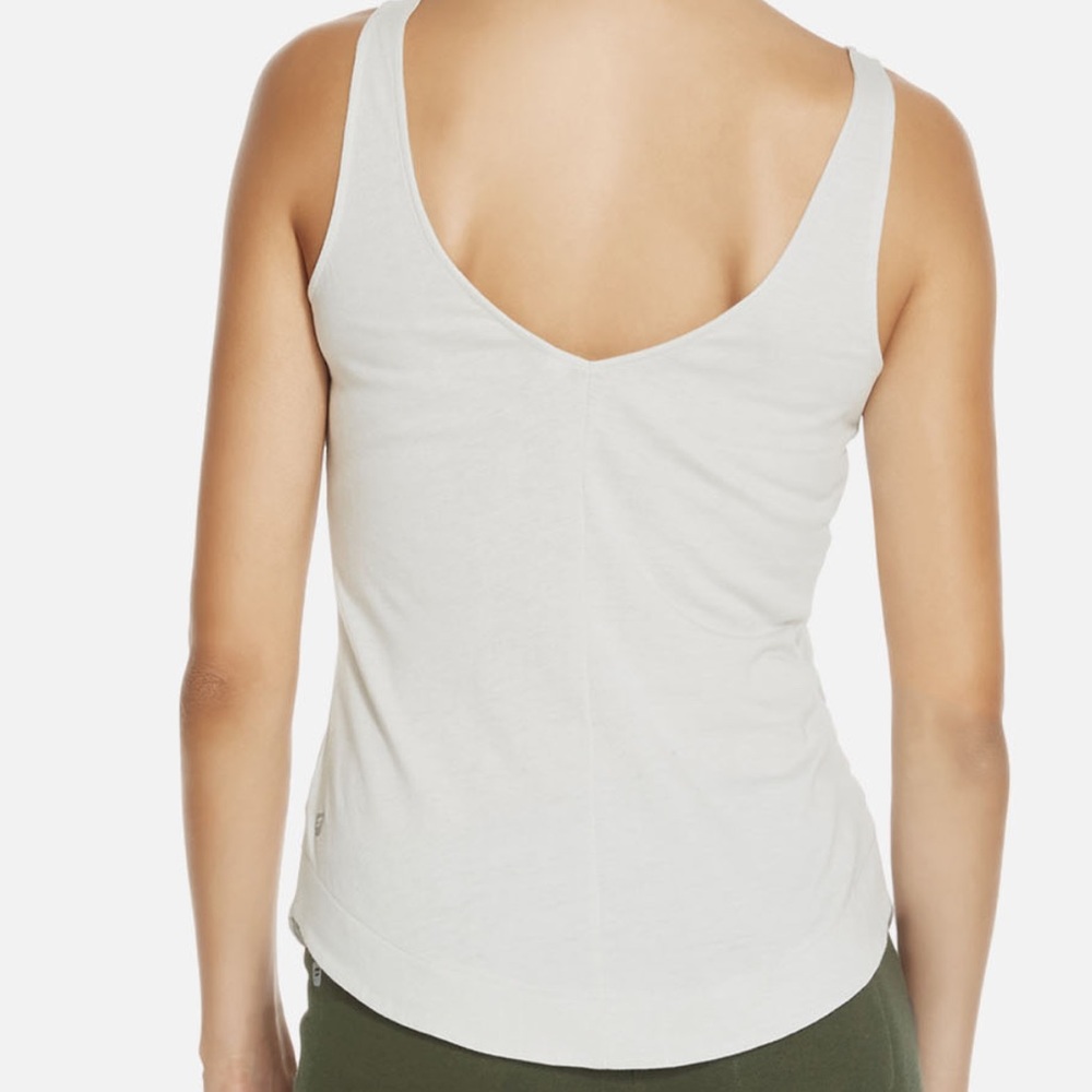 🆕🏷 ~ Fabletics Tank 💕~ - Picture 2 of 5